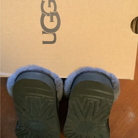 UGG WOMENS CLUGGETTE black and gray slippers - Picture 8 of 16